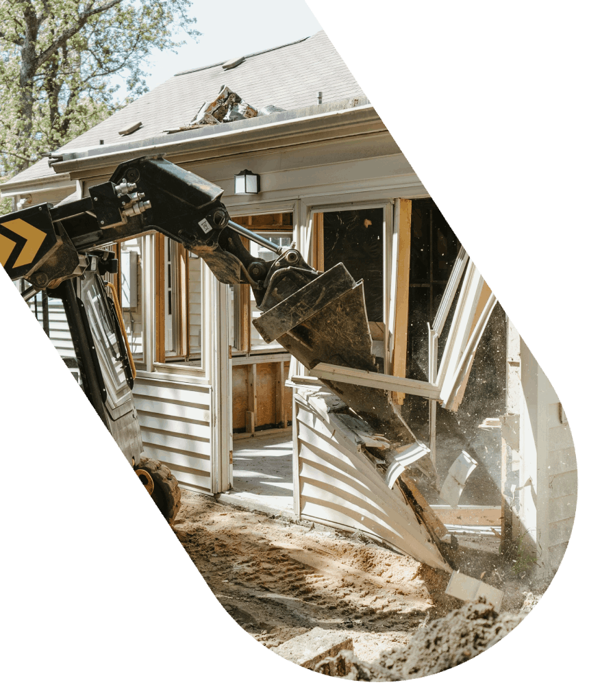 Démolition d'une maison en cours